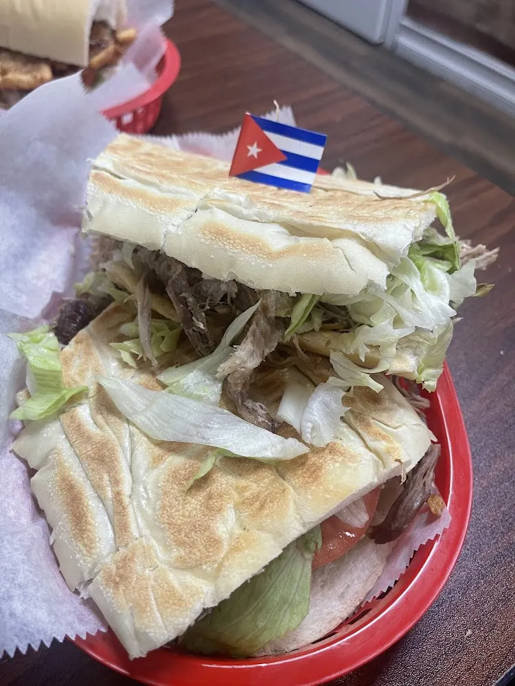 Pan Con Lechon